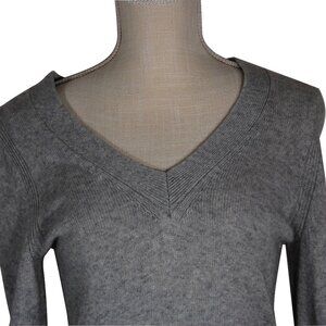 Banana Republic filpucci V Neck Gray Knit Long Sleeve Button Back Sweater Size M
